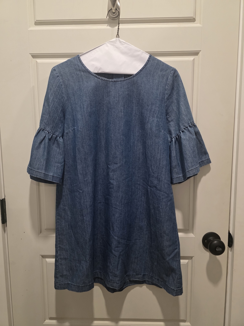 Boutique - NWOT Blue Jean Ruffle Sleeve Dress